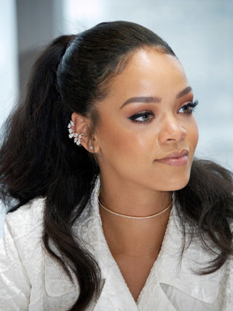 Rihanna'nın En Beğenilen Saç Modelleri Ondan İlham Alın