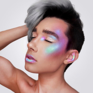 Covergirl'ün İlk Erkek Büyükelçisiyle Tanışın!  