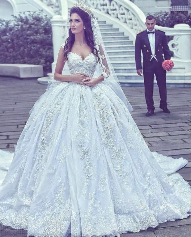 fluffy-ball-gown-wedding-dress-2291