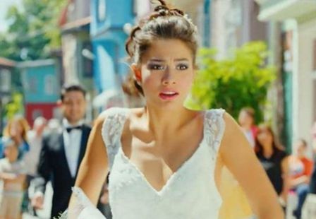 Erkenci Kuş 1. Bölüm Kıyafetleri Erkenci Kuş Kıyafetleri Erkenci Kuş 1. Bölüm Kıyafet Dizi Kıyafetleri Erkenci Kuş 1. Bölüm Kıyafetleri