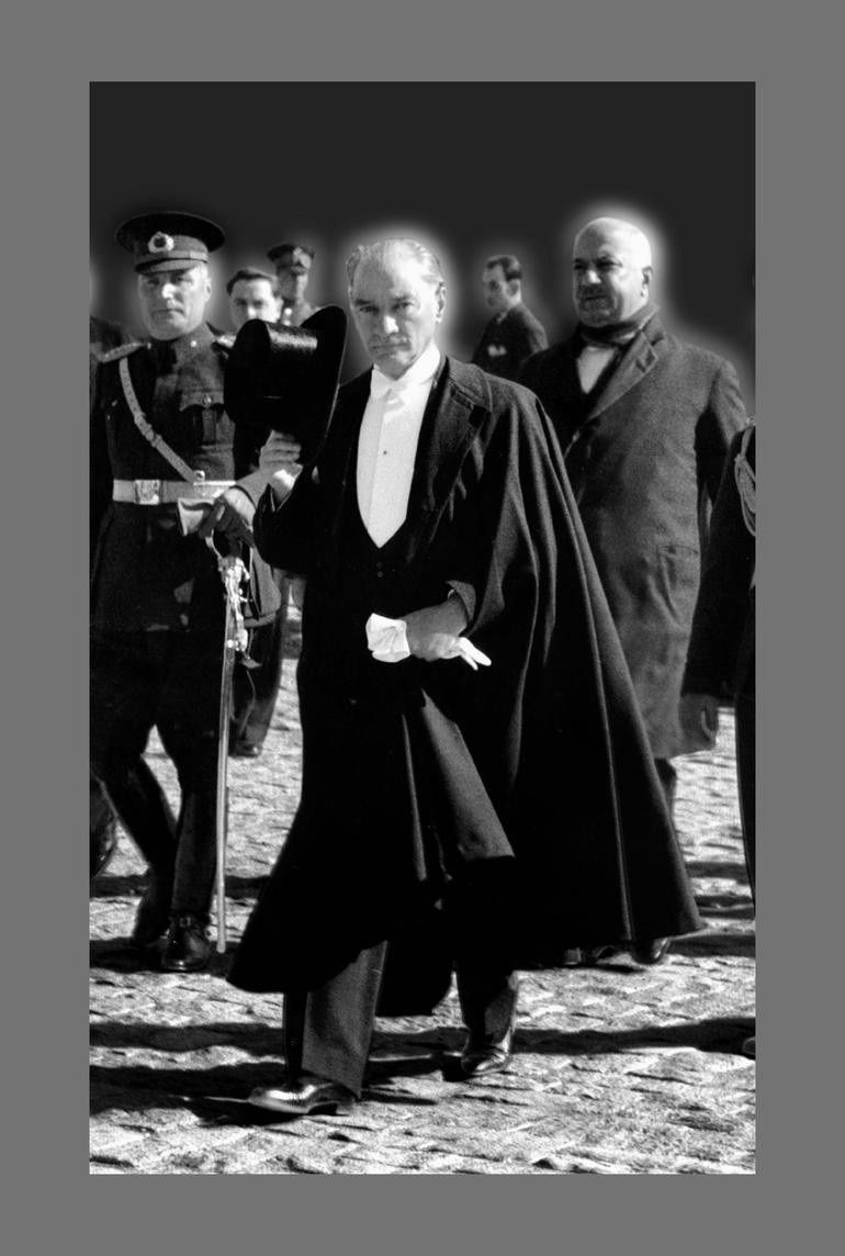 Atatürk İle Bitmeyecek Moda