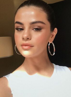 Selena Gomez'in Makyaj Stilini İnceliyoruz Selena Gomez'in Makyajı Nasıl Yapılır Selena Gomez'in Makyajı Selena Gomez'in Makyaj Stilini İnceliyoruz Selena Gomez'in Makyaj Stili Selena Gomez makyaj Selena Gomez'in Makyaj Stilini İnceliyoruz
